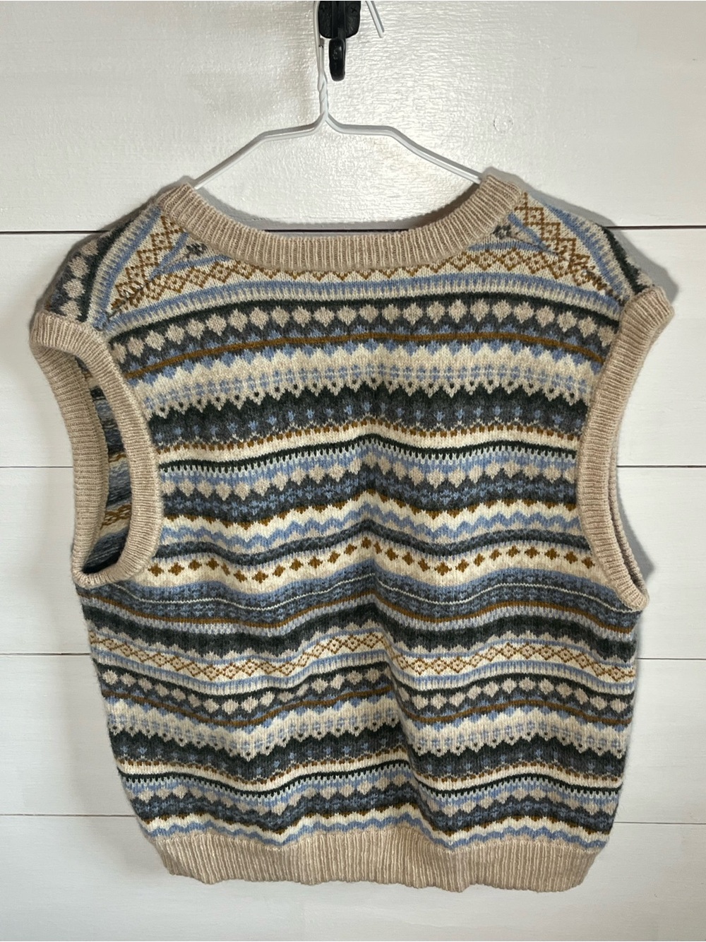Simon’s Shetland Wool Sweater Vest - Picture 4 of 4